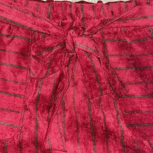 Woman’s skirt size small - Picture 2 of 4